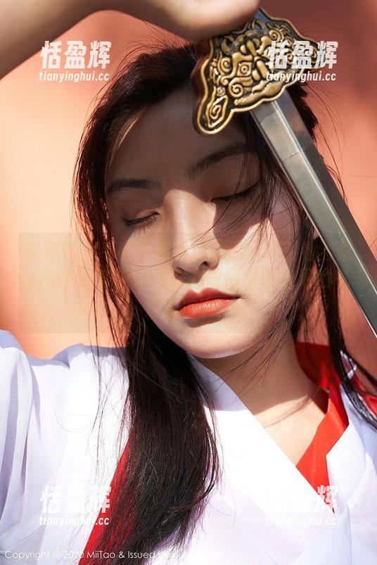 蜜桃社 - 毛衣也有自己的情绪吗？看雪梨sherry穿得这么好，原图与图包果然气场满满啊！