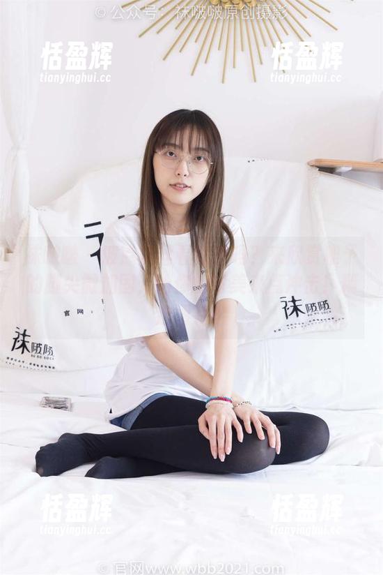 袜啵啵 - 波点黑丝看腻了吗？来欣赏稚予的脚尖微加固，给你的审美来点冲击！精选图片！