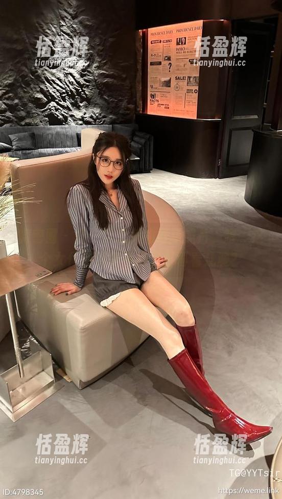 微密圈 - 轩子巨二兔的最新照片，喂，这个女仆装我是不是又要再看几遍？