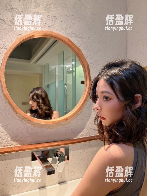 陈妮妮UNI 微密圈 - 陈妮妮UNI的女仆美图合集,绝对不只是清纯这么简单。