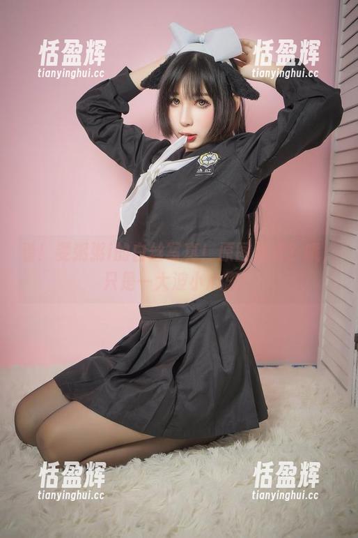 看！雯粥粥i的白丝写真！原图是啥？哦，只是一大波小心思！