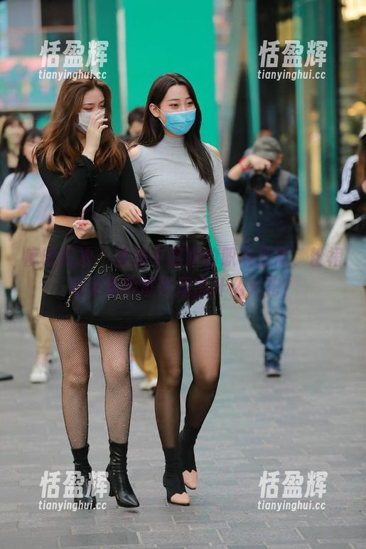 魔镜街拍 - 图集中婷婷的职场日常，粉裙和销售数据碰撞出什么火花？