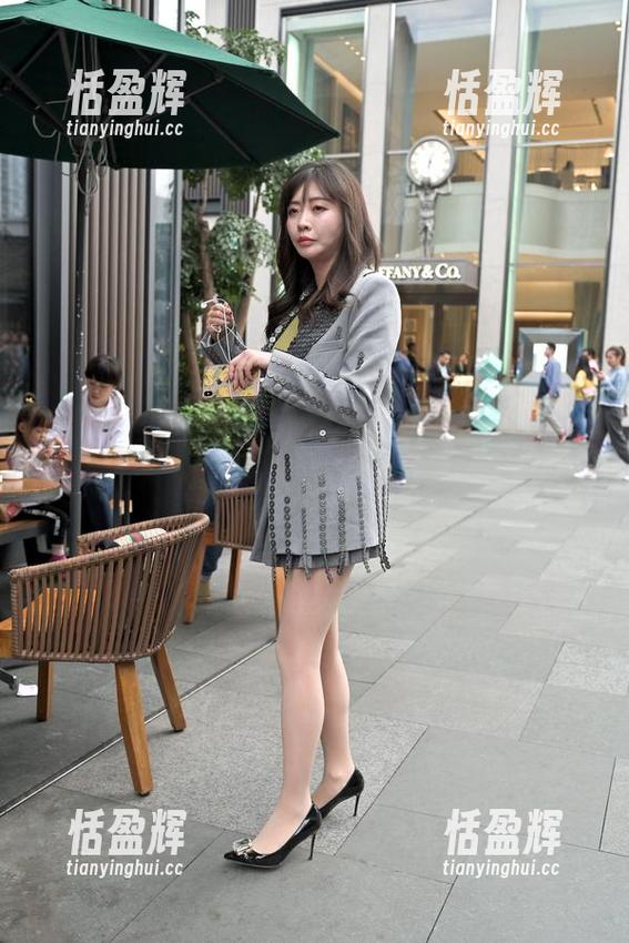 魔镜街拍 - 芝芝又来了！最新蓝色泳衣图集，这次我也是醉了。