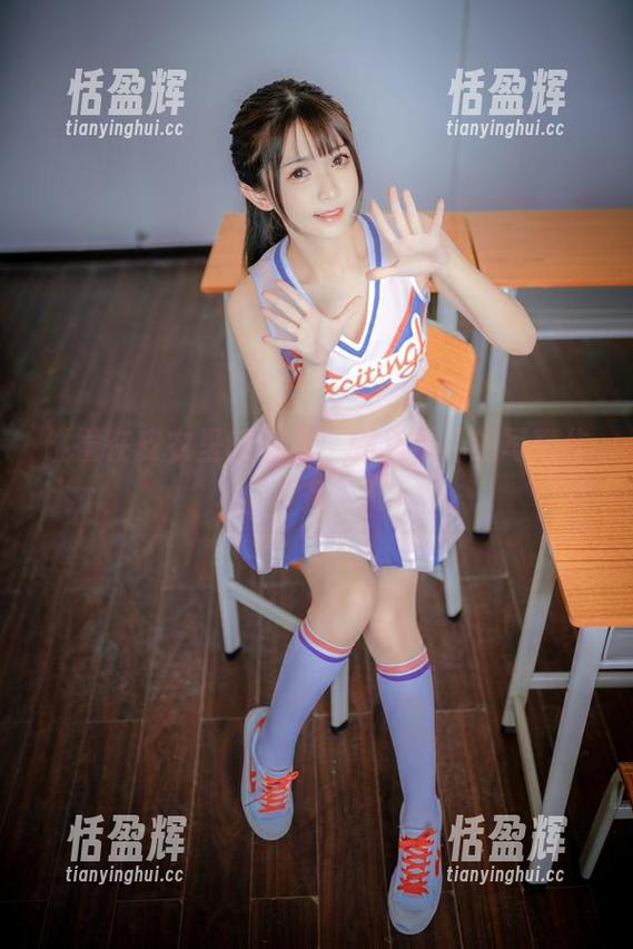 碰撞在皮衣里的叛逆，鳗鱼霏儿的写真作品
