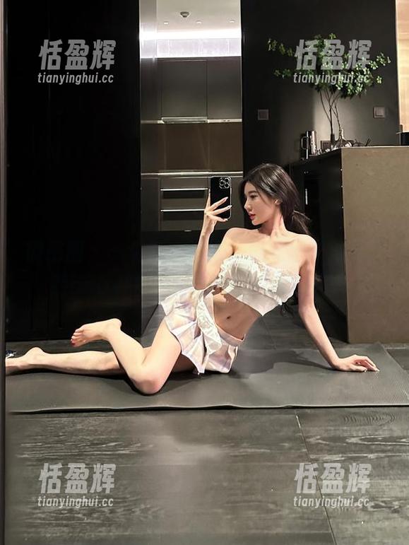 黎允熙baby 微密圈 - 一切都在闪耀,但没圣光,黎允熙baby的柠檬黄套图等你来督查!